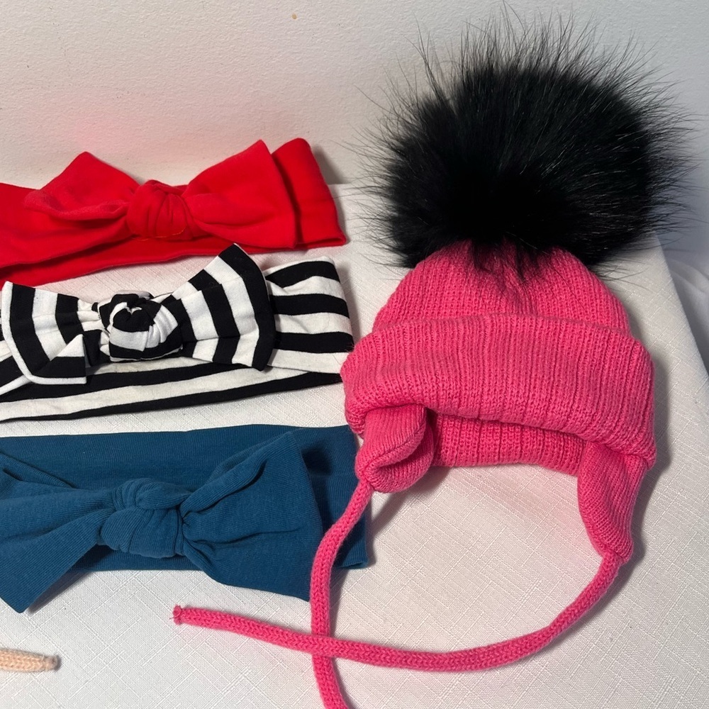 2 New Baby Pom Pom Hats Toques
3 Bow Baby Headbands
Adorable
Great gift - Picture 2 of 6